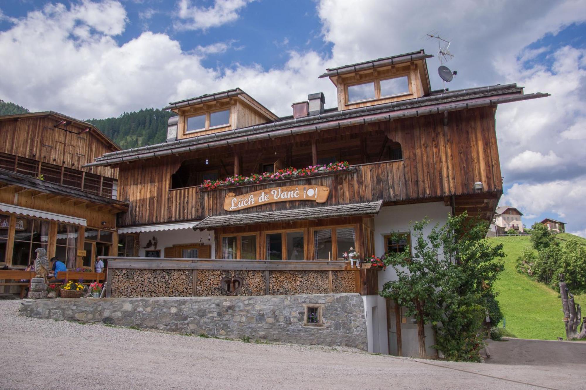 Agriturismo Luech De Vanc San Martino in Badia Exteriör bild