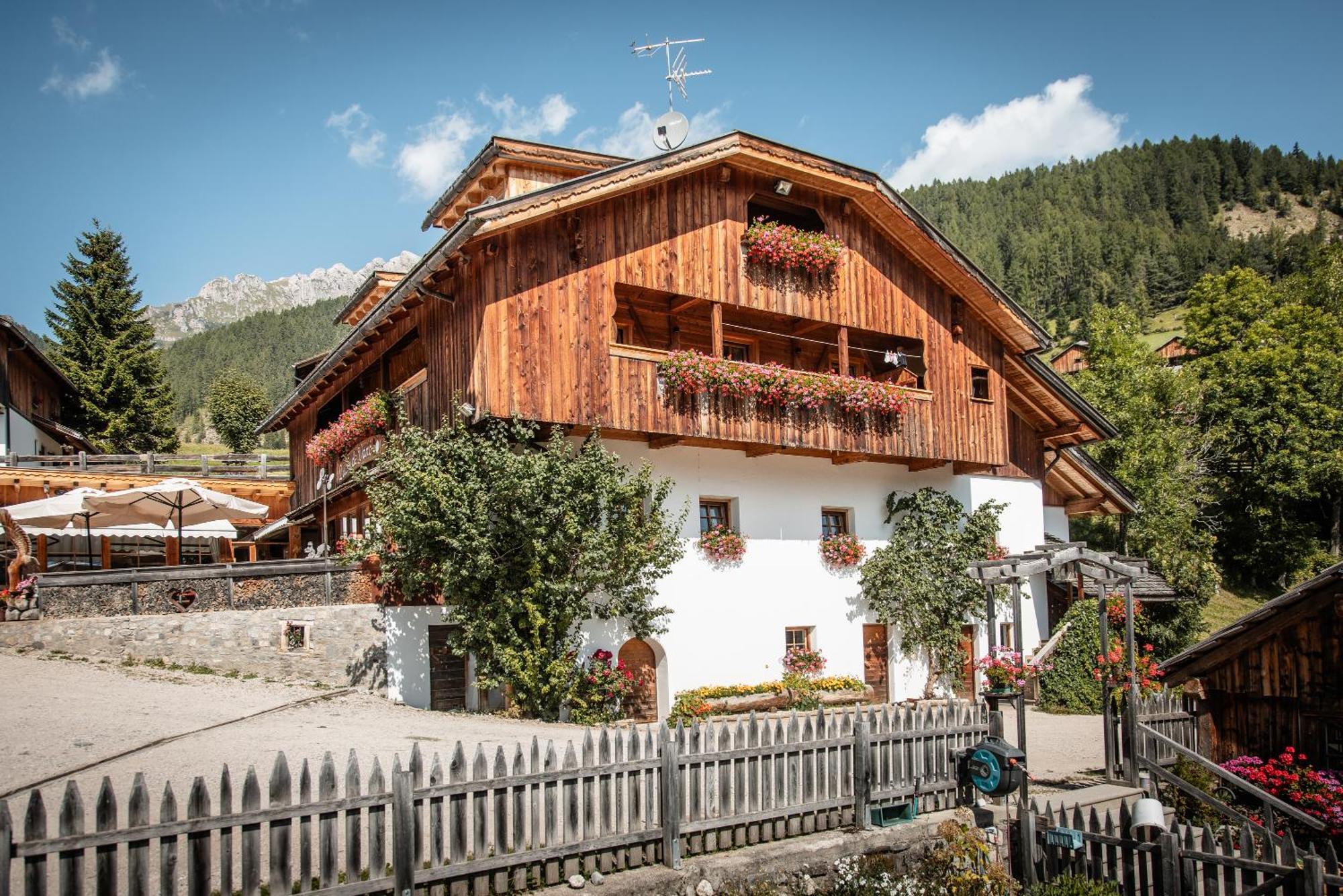 Agriturismo Luech De Vanc San Martino in Badia Exteriör bild